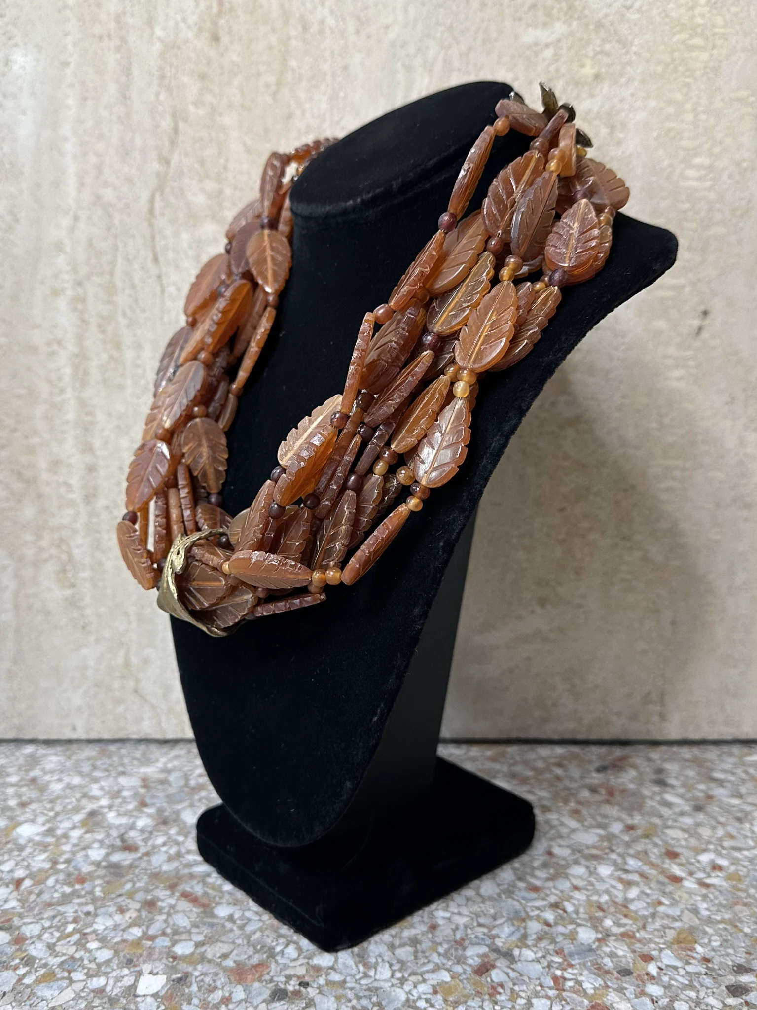 Monumental YSL Leaf Necklace - Detail view