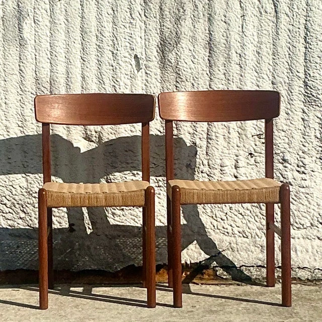 Vintage Mid-Century Modern Woven Rope Dining Chairs - Set of 2 - Detail view
