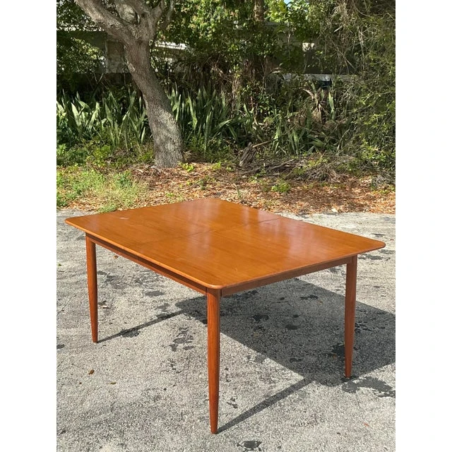 Vintage Mid-Century Modern Extendable Dining Table - Top view