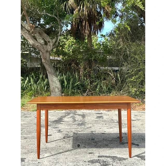 Vintage Mid-Century Modern Extendable Dining Table - Detail view