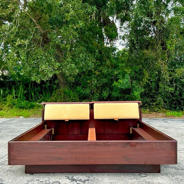Vintage Drylund Rosewood Queen Bedframe - Detail view
