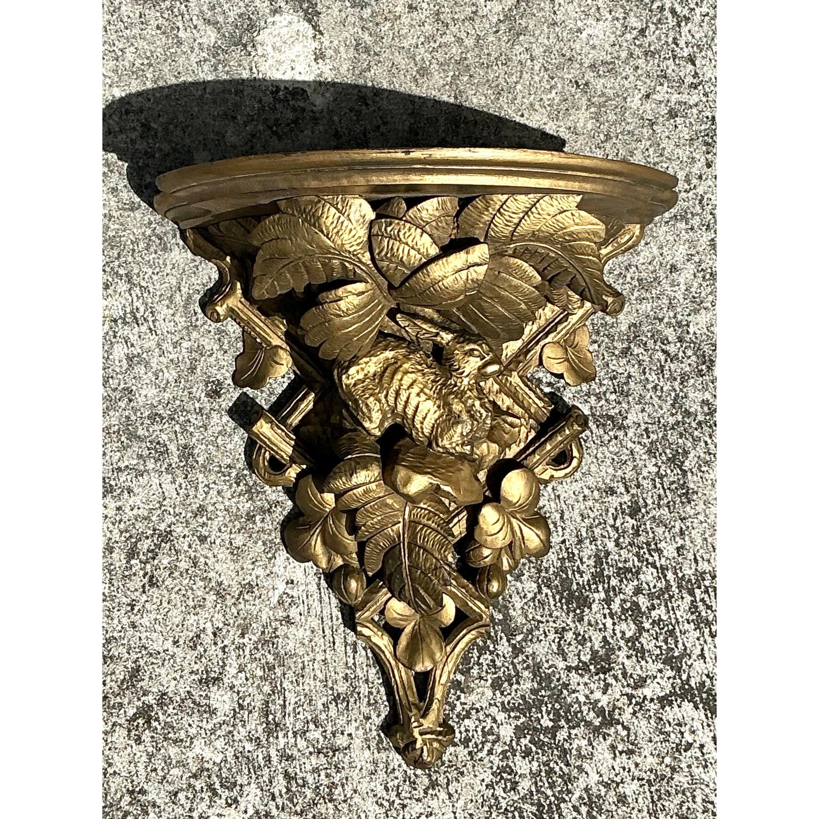 Vintage Regency Carved Wood Gilt Bracket - Detail view