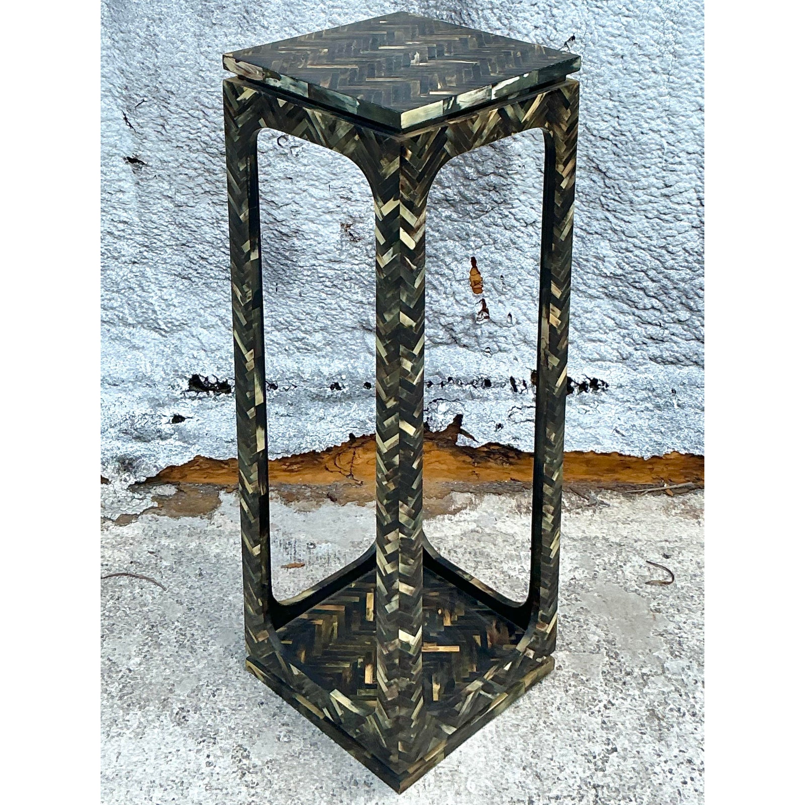 Vintage Coastal Tessellated Horn Pedestal - Detail view