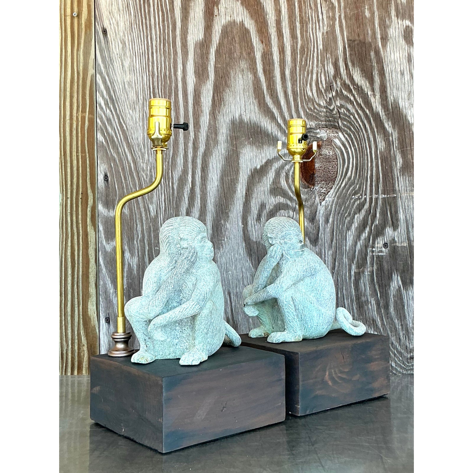 Vintage Boho Patinated Metal Monkeys Lamps - A Pair - Detail view