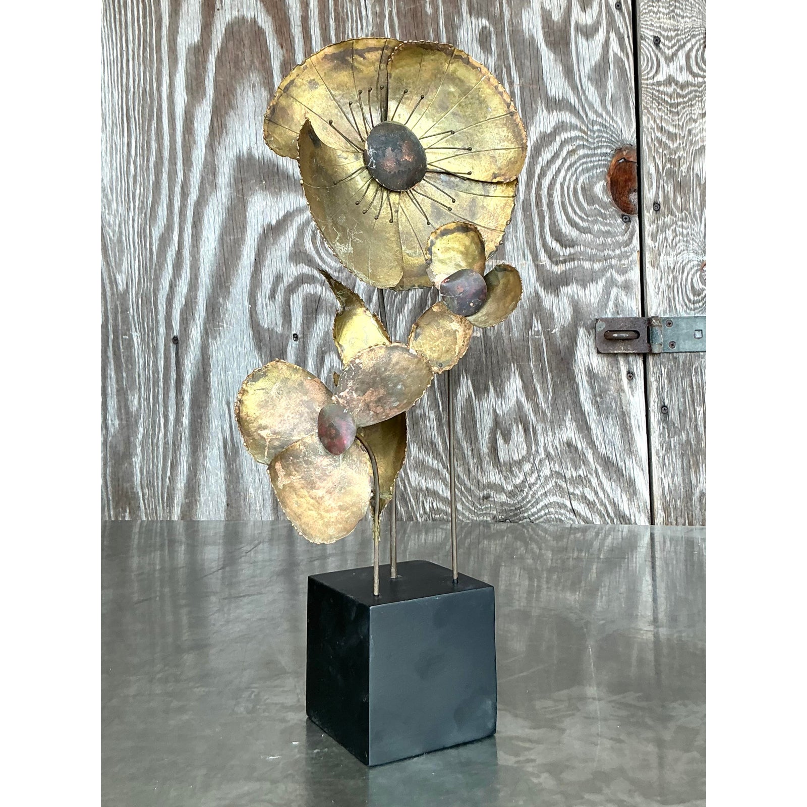 Vintage Boho Brutalist Brass Flower Sculpture - Detail view