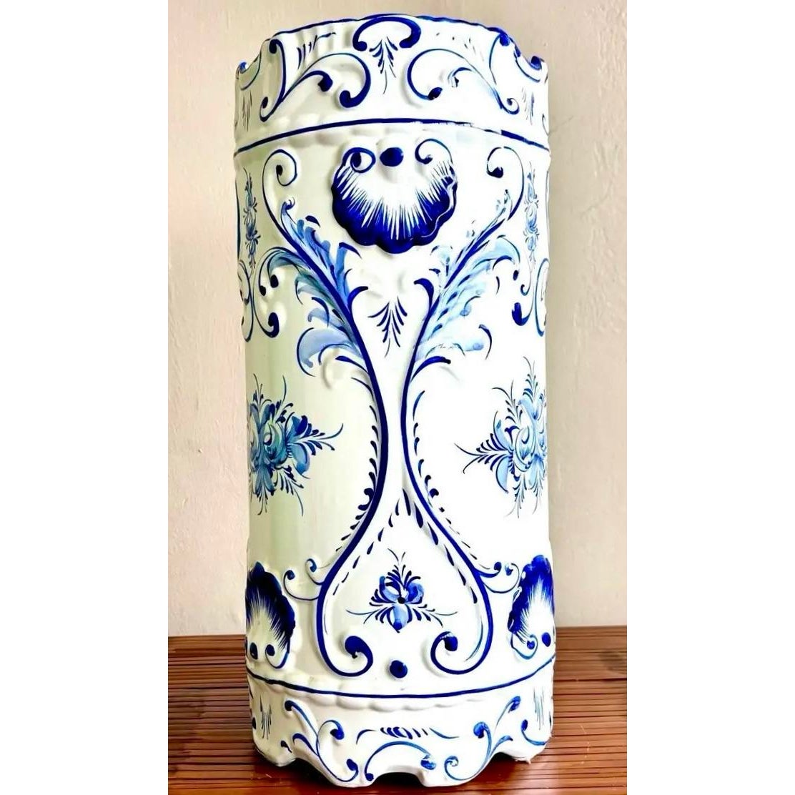 Vintage Boho Delft-Style Hand Painted Ceramic Umbrella Stand - Detail view