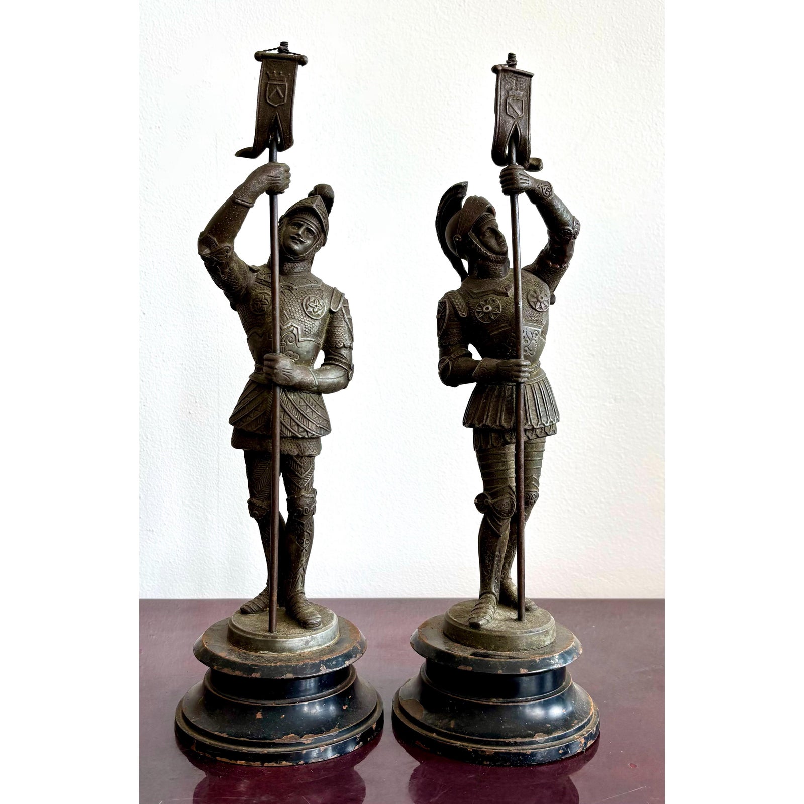 Vintage Bronze Soilder Statue - Set of 2 - Detail view