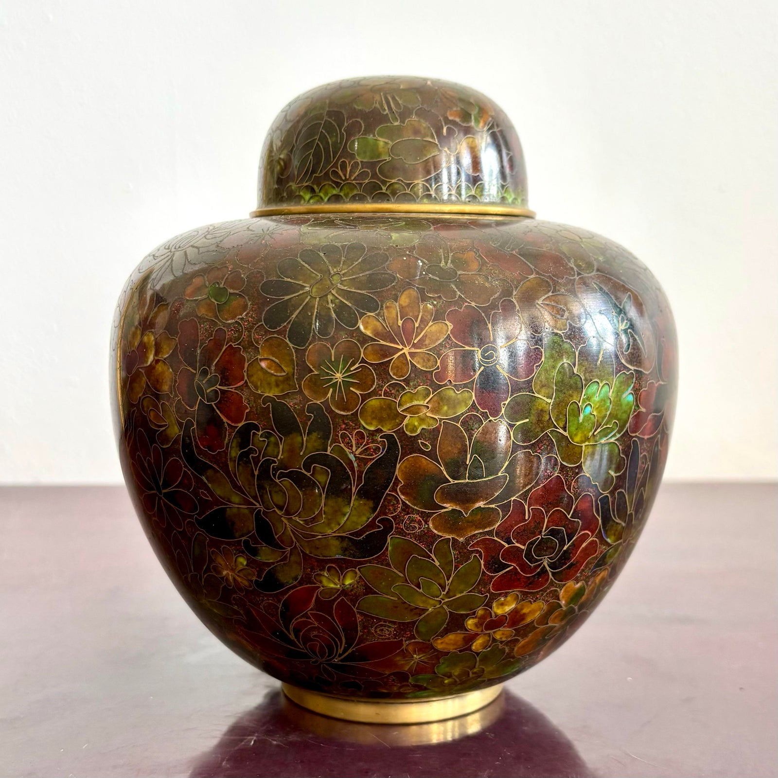 Vintage Boho Glazed Closionne Jar With Lid and Gold Detailing - Detail view