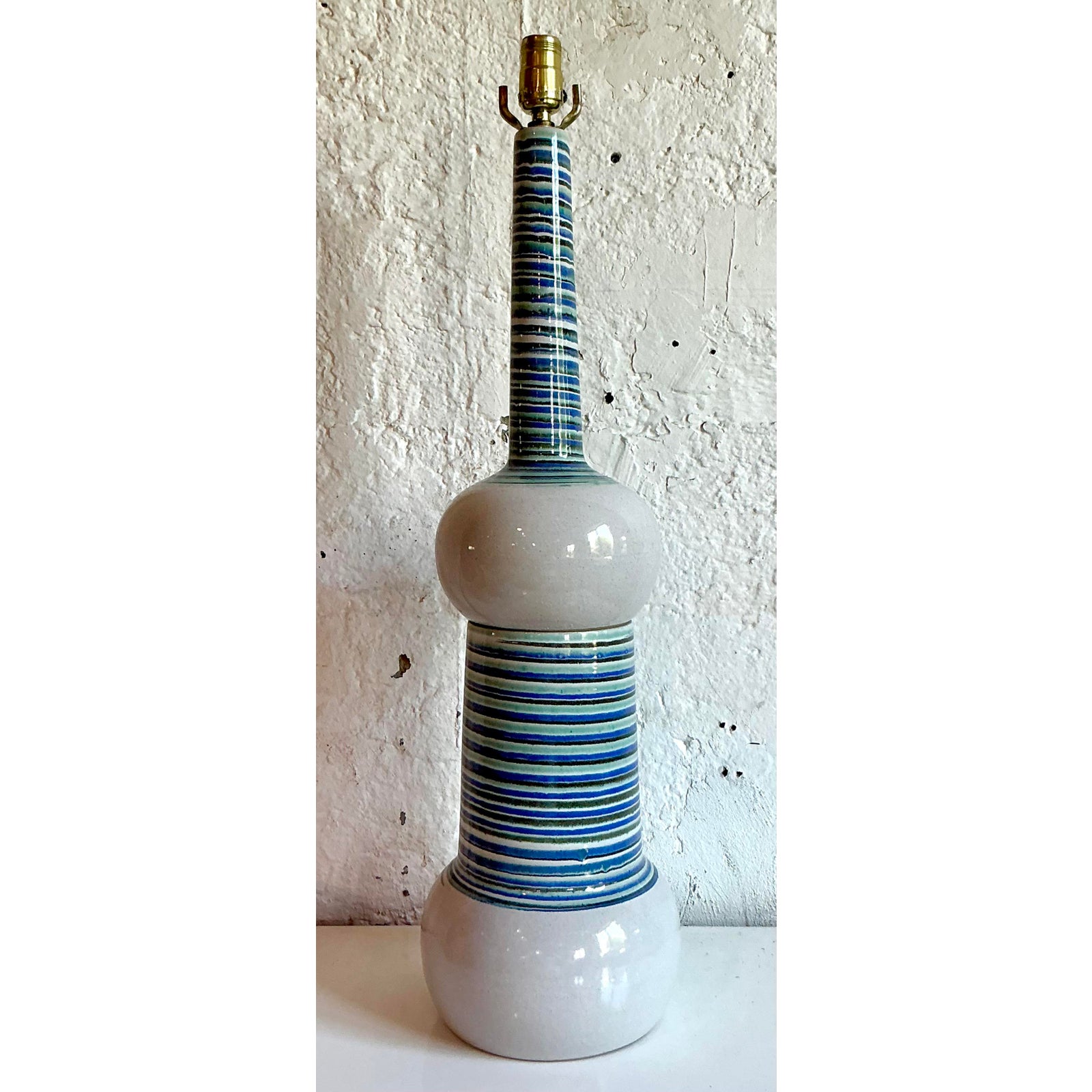 Vintage Mid 20th Century Martz Hand Painted Table Lamp - Detail view