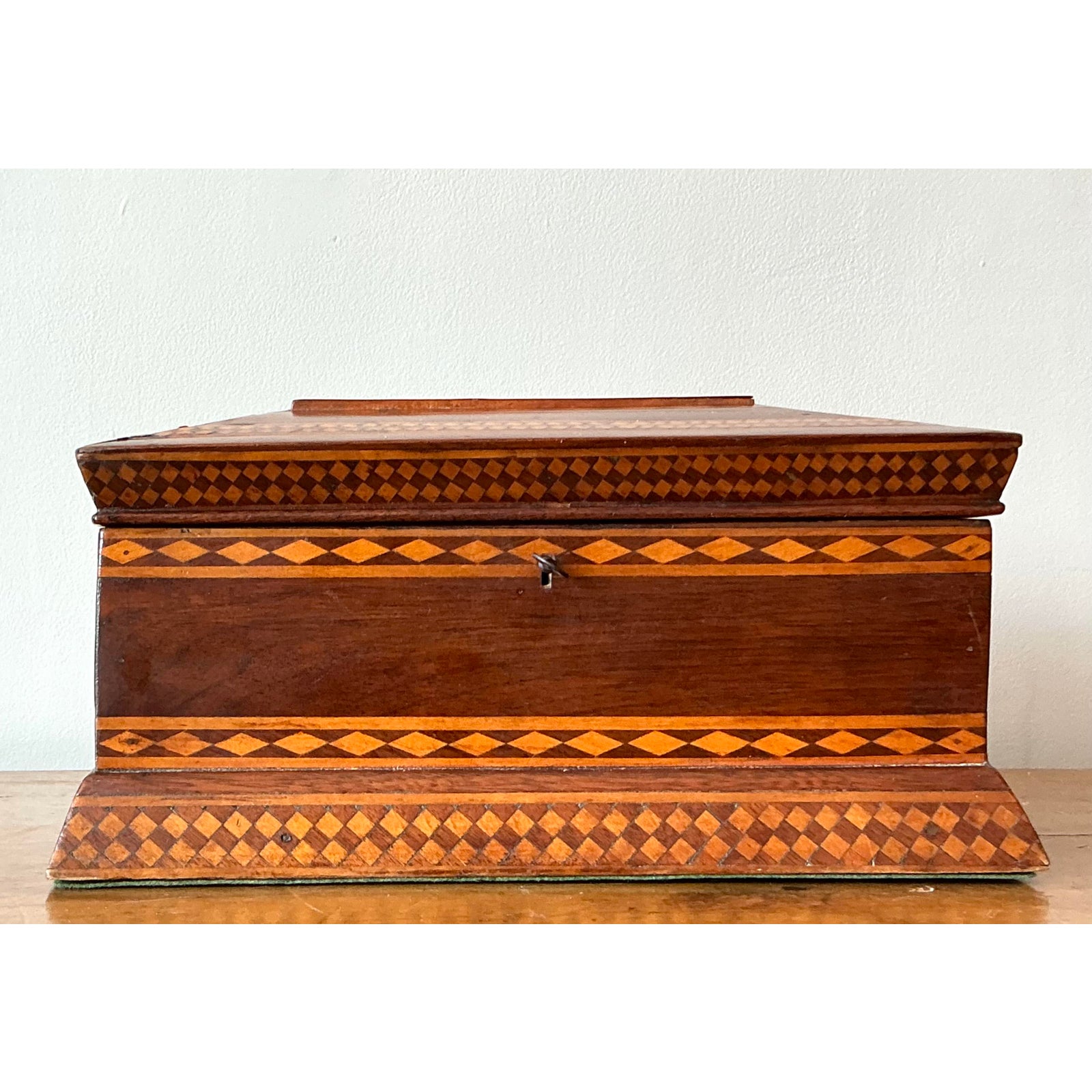 Vintage Boho 19th Century Marquetry Box - Detail view