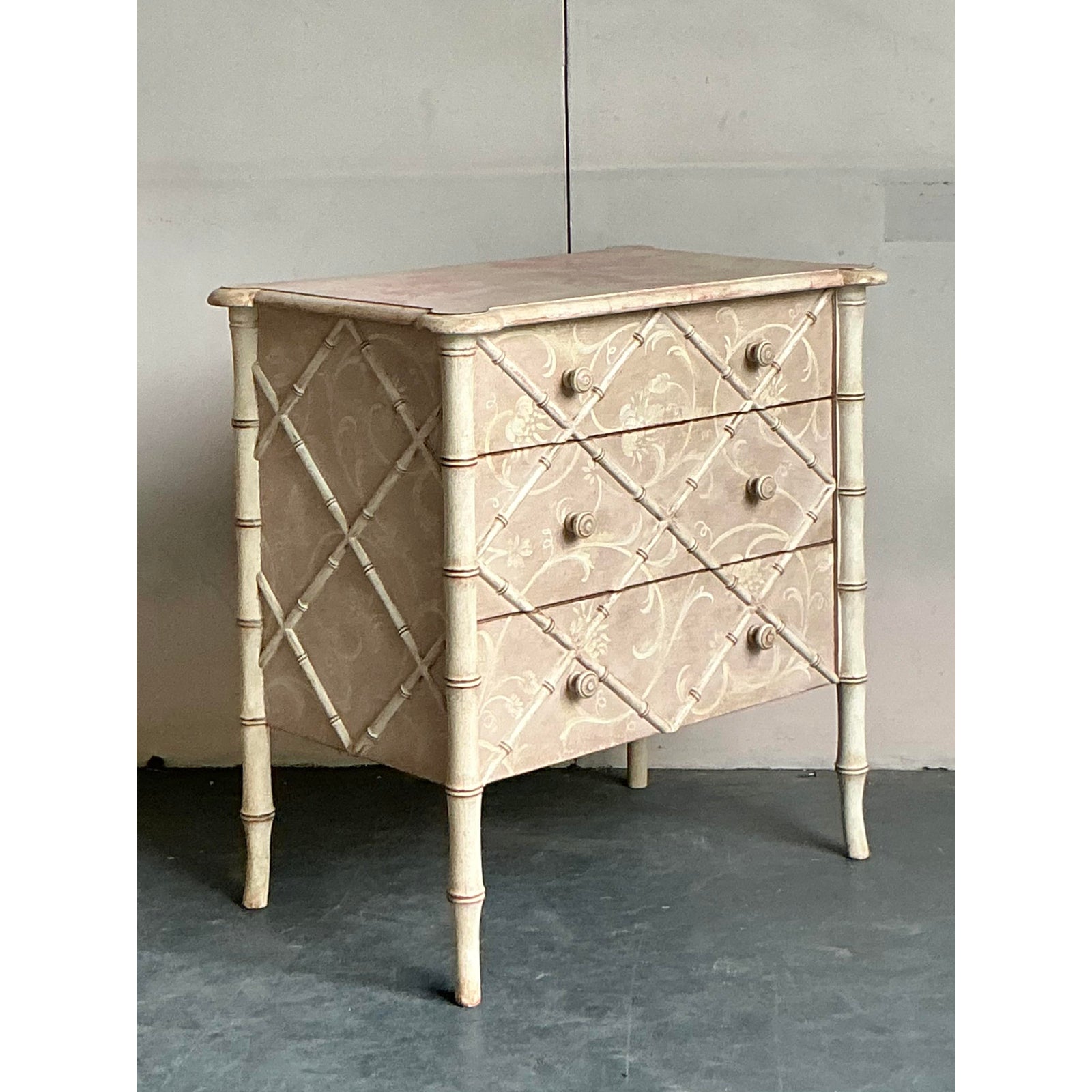 Vintage Italian Patina Hand Painted Trellis Chest of Drawers - Detail view