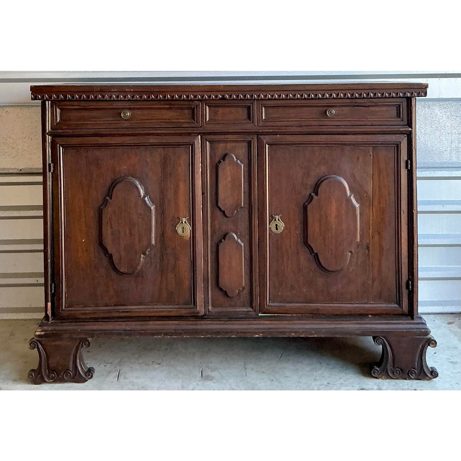 Vintage Boho 18 Century Tuscan Walnut Buffet - Detail view