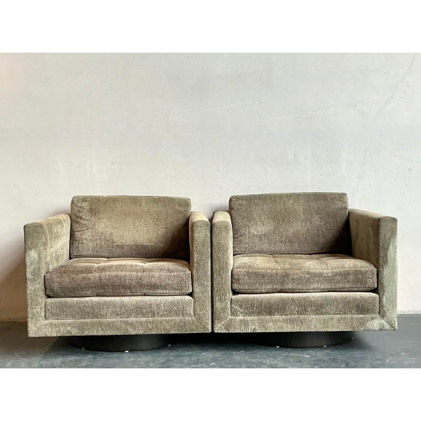 Vintage Boho Harvey Probber Swivel Chairs - A Pair - Detail view