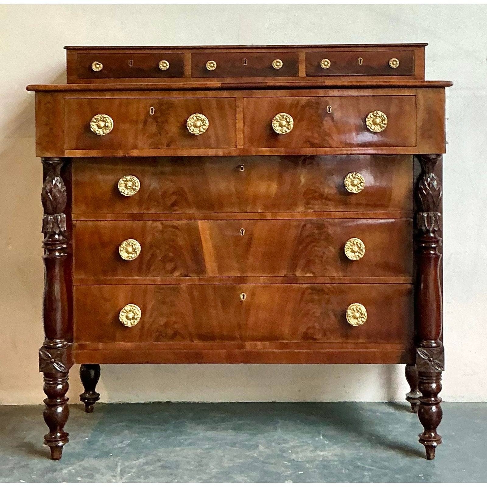 Vintage Federal Flame Mahogany Chest of Drawers - Detail view