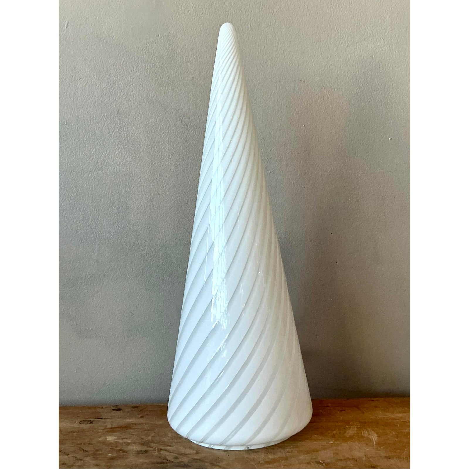Vintage Italian Vetri Glass Swirl Cone Lamp - Detail view