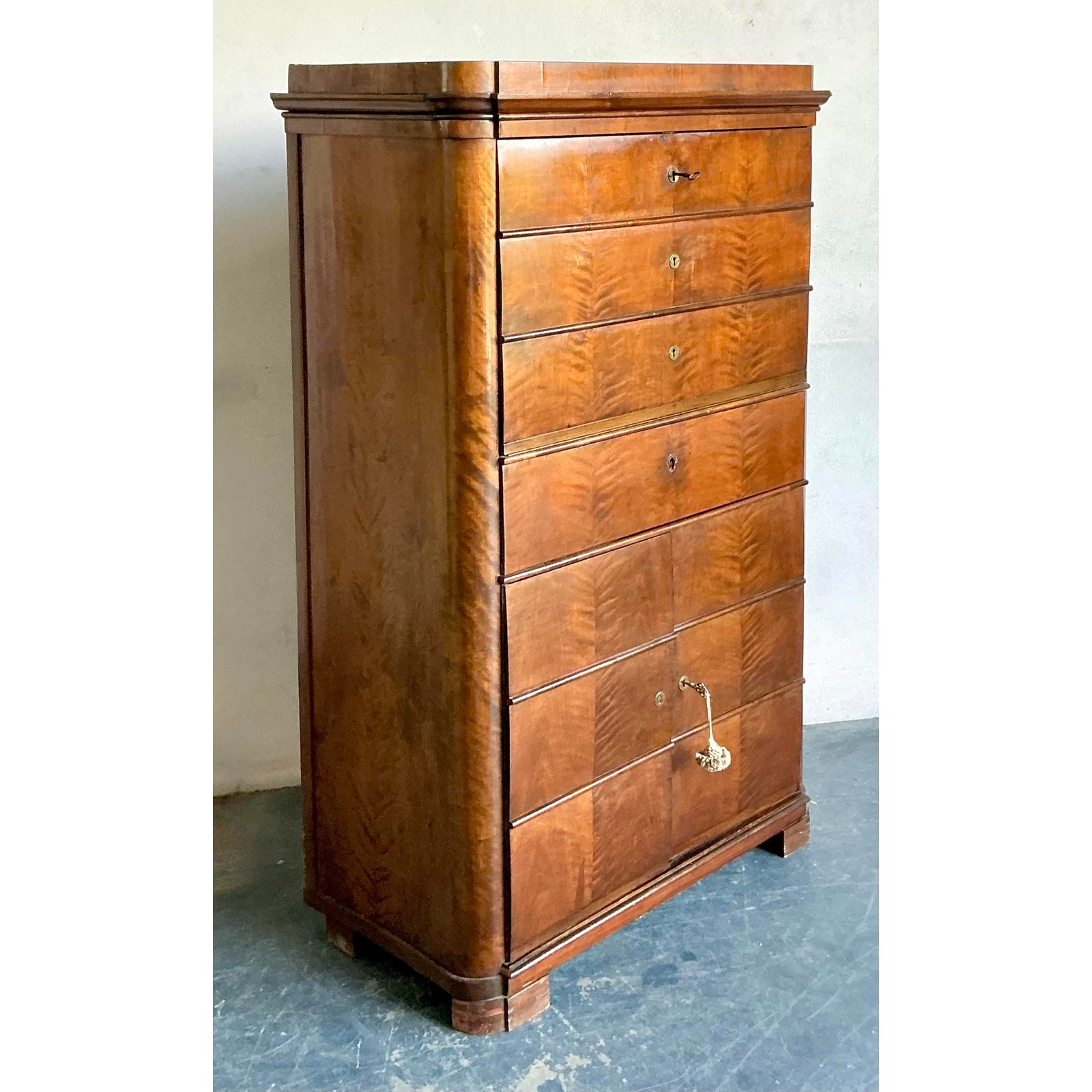 Vintage Boho 19th Century Gentleman’s Chest - Detail view