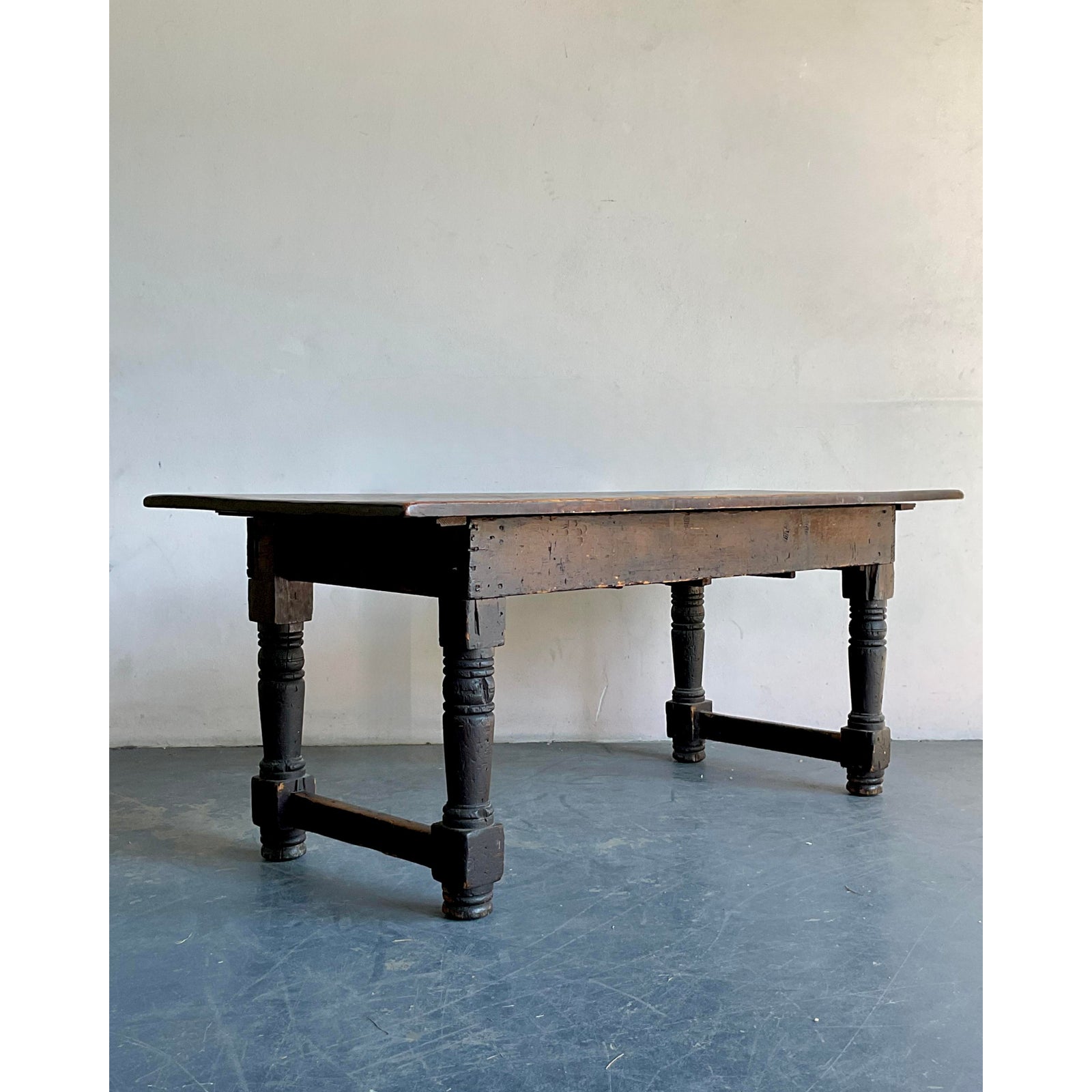 Vintage Boho 19th Century Turned Wood Library Table - Detail view