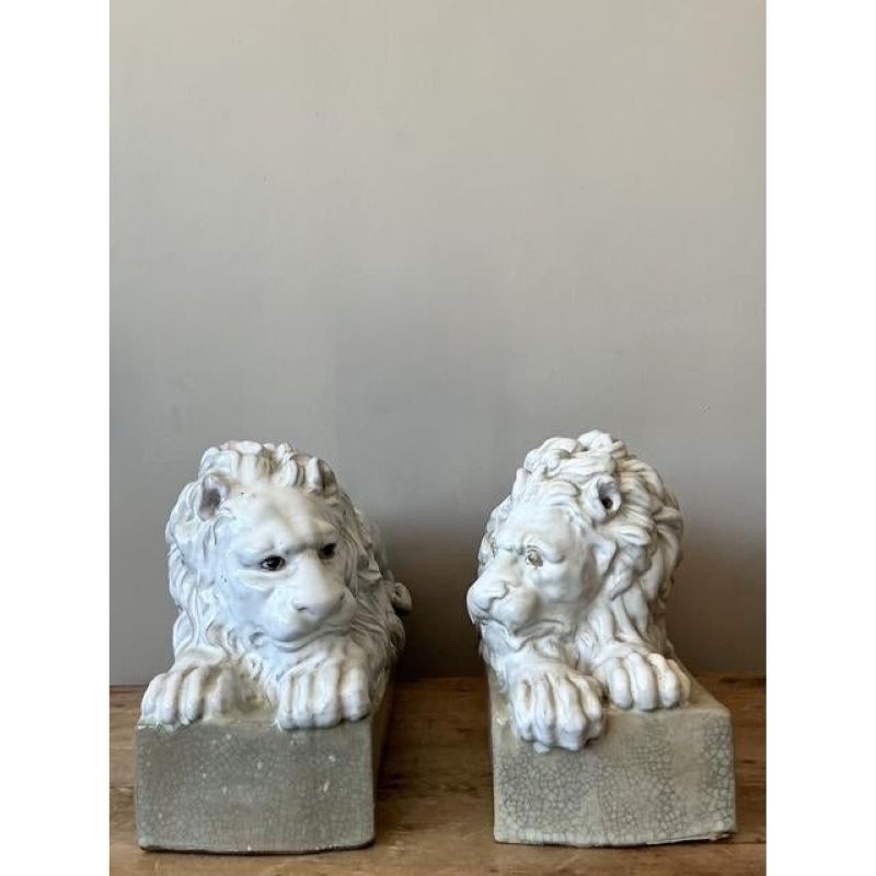 Vintage Italian Glazed Ceramic Lions - A Pair - Detail view