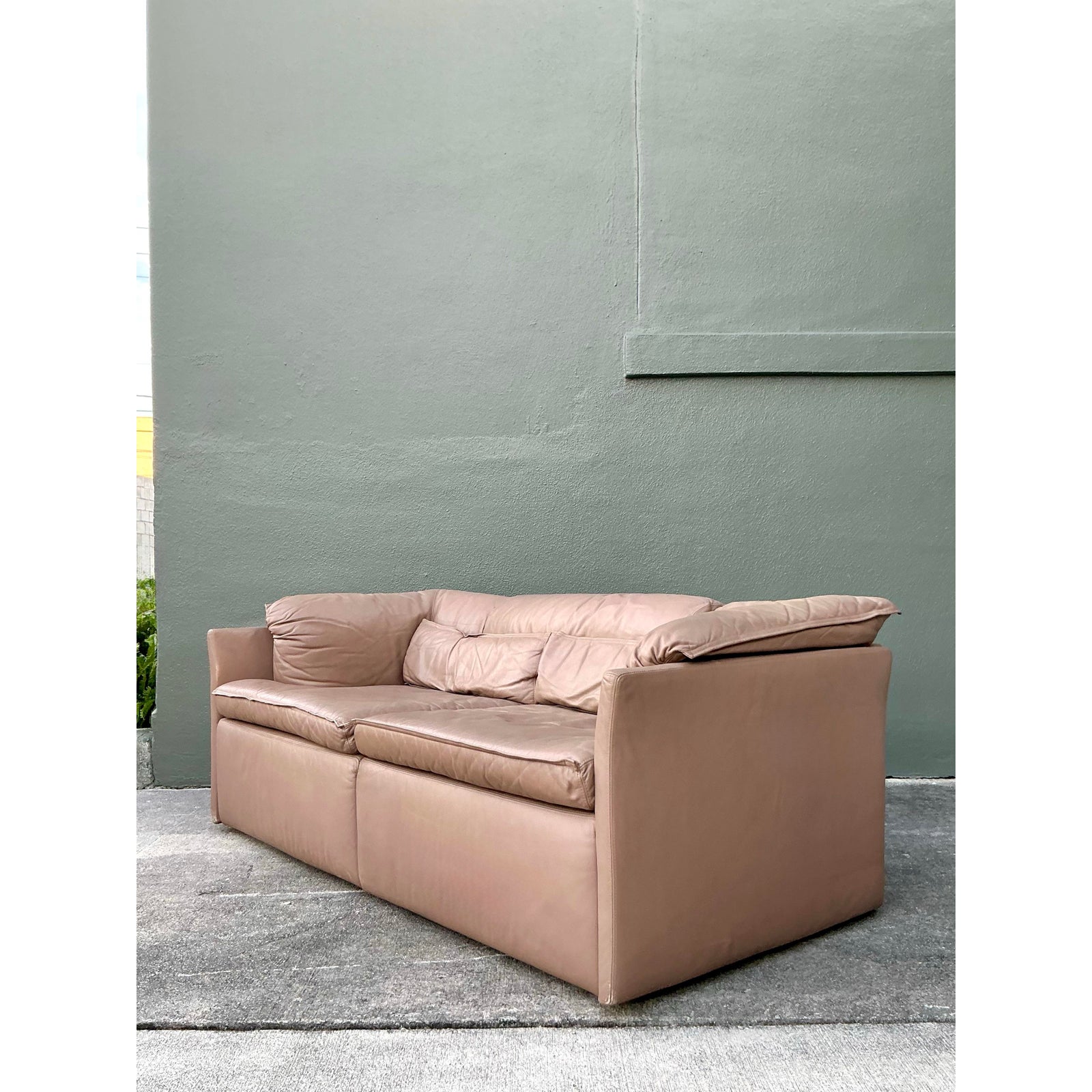 Vintage Italian Sapporitti Leather Sofa - Detail view