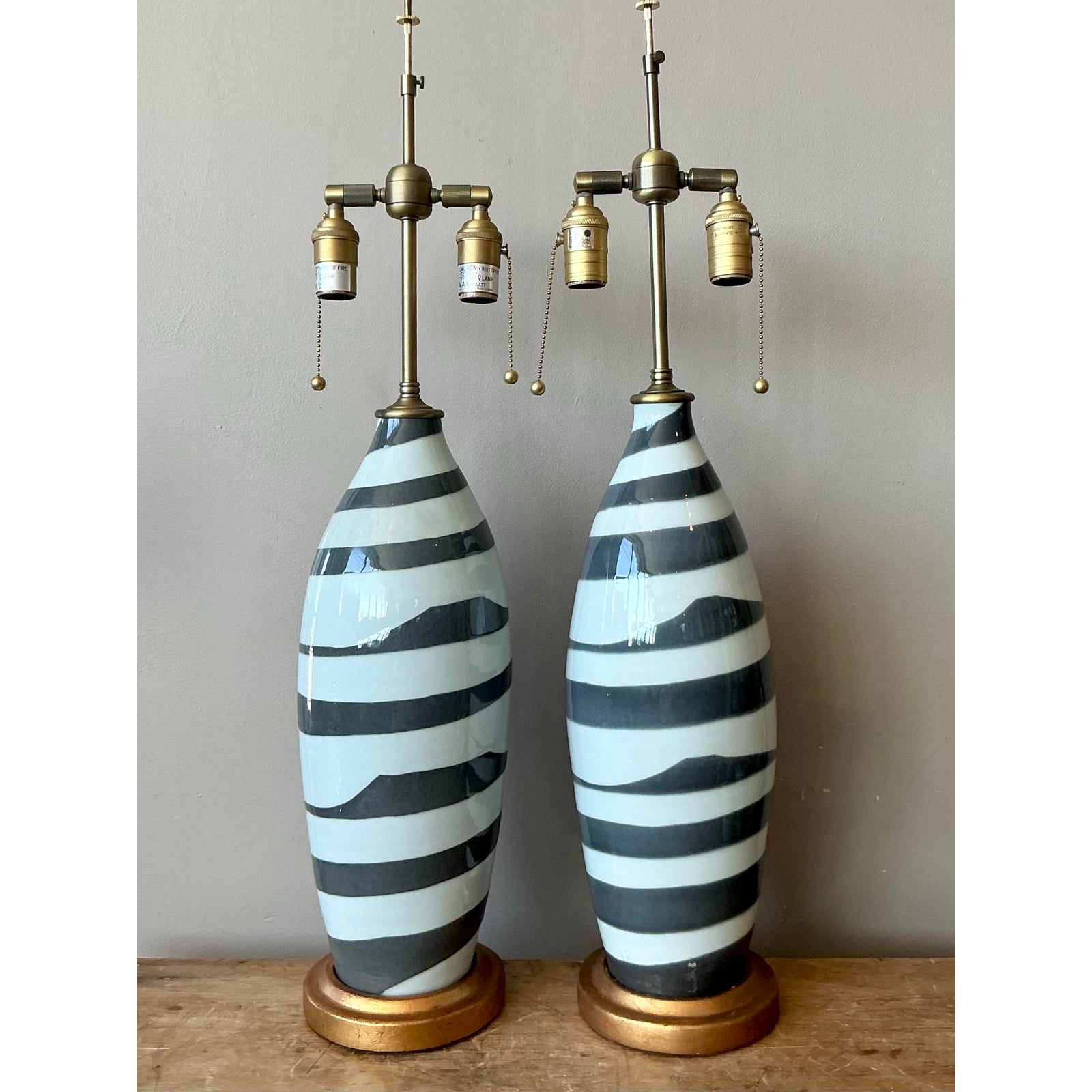 Vintage Regency Bunny Williams Glazed Ceramic Lamps - A Pair - Detail view