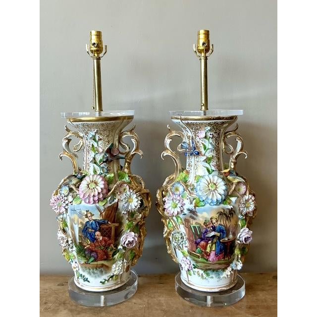 Vintage Regency French Porcelain Chinoiserie Lamps - A Pair - Detail view