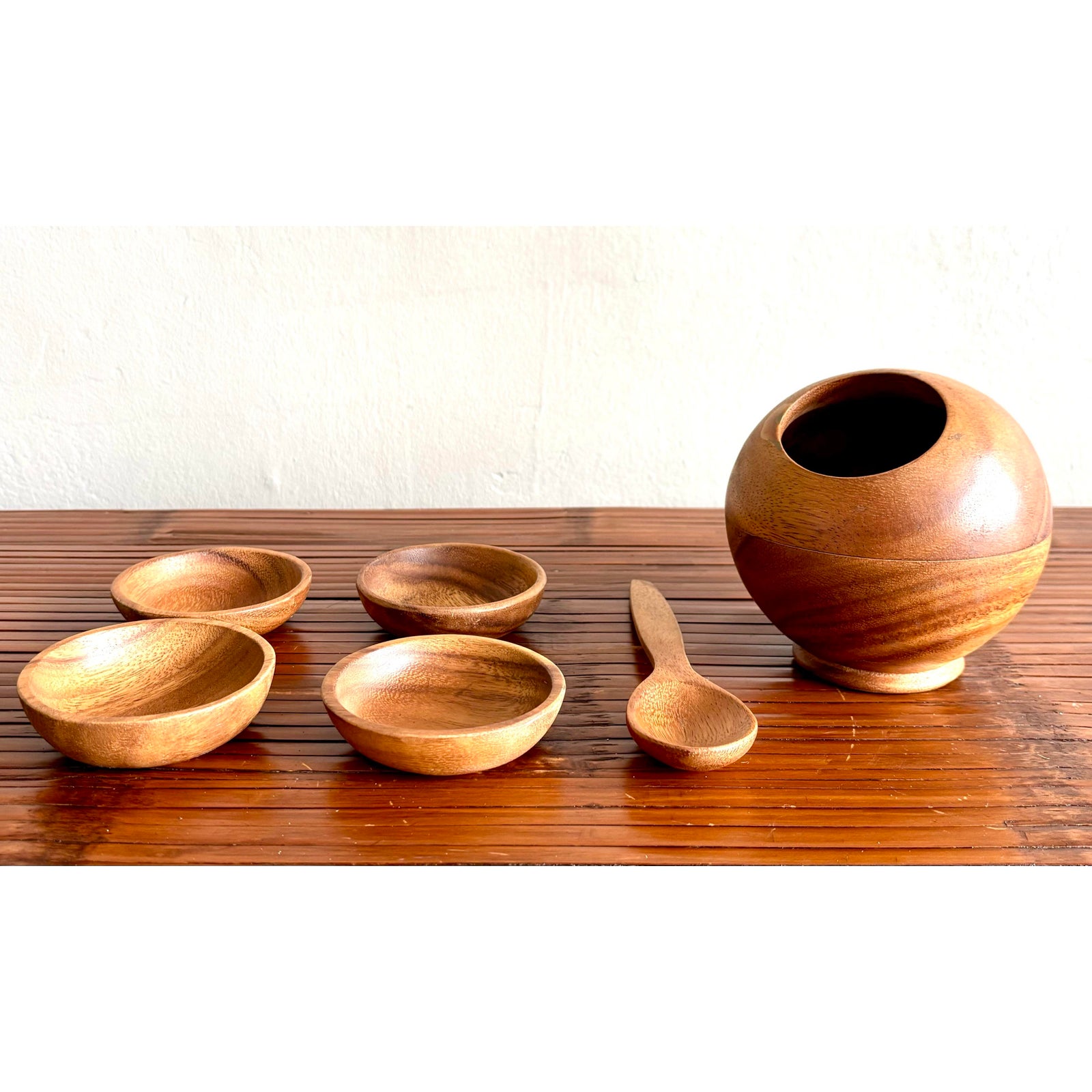 Vintage Boho Chic Wood Serving Set- 6 Pieces - Detail view