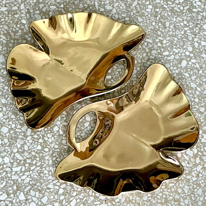 Vintage Regency Polished Brass Ginko Leaf Trays - a Pair - Detail view