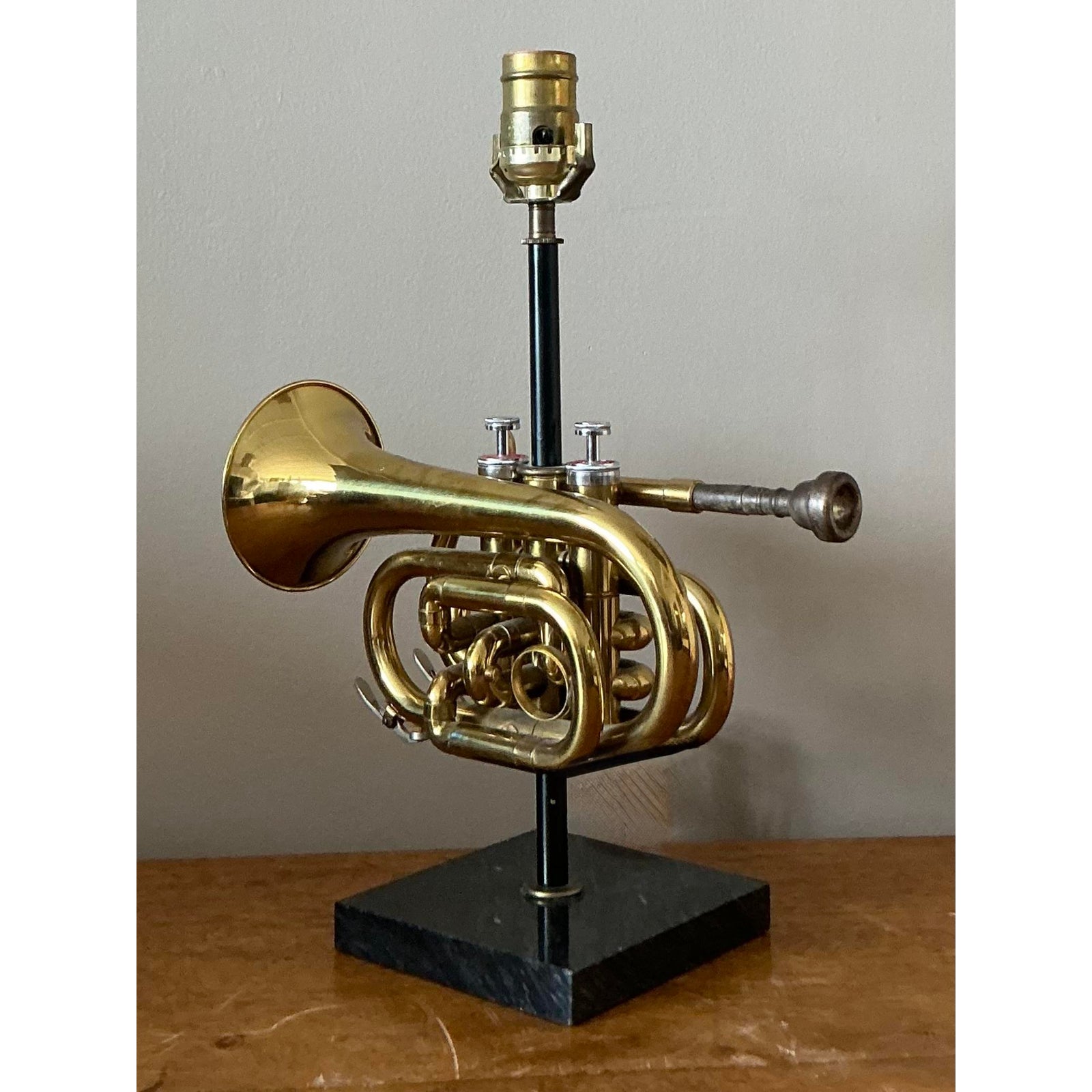 Vintage Boho Original Trumpet Lamp - Detail view