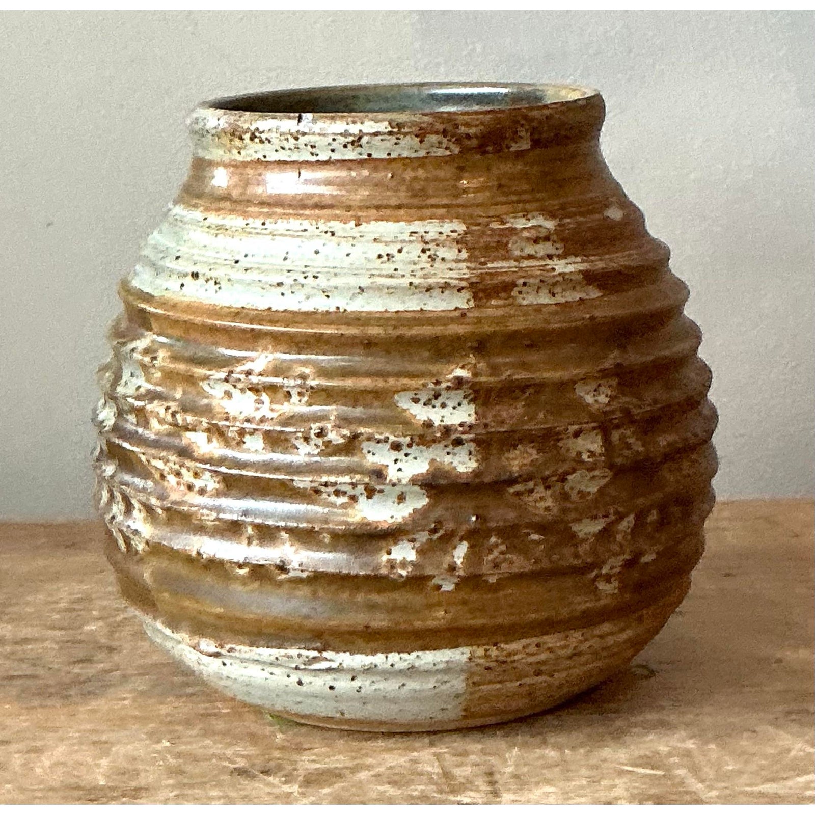 Vintage Boho Ribbed Studio Pottery Vase - Detail view