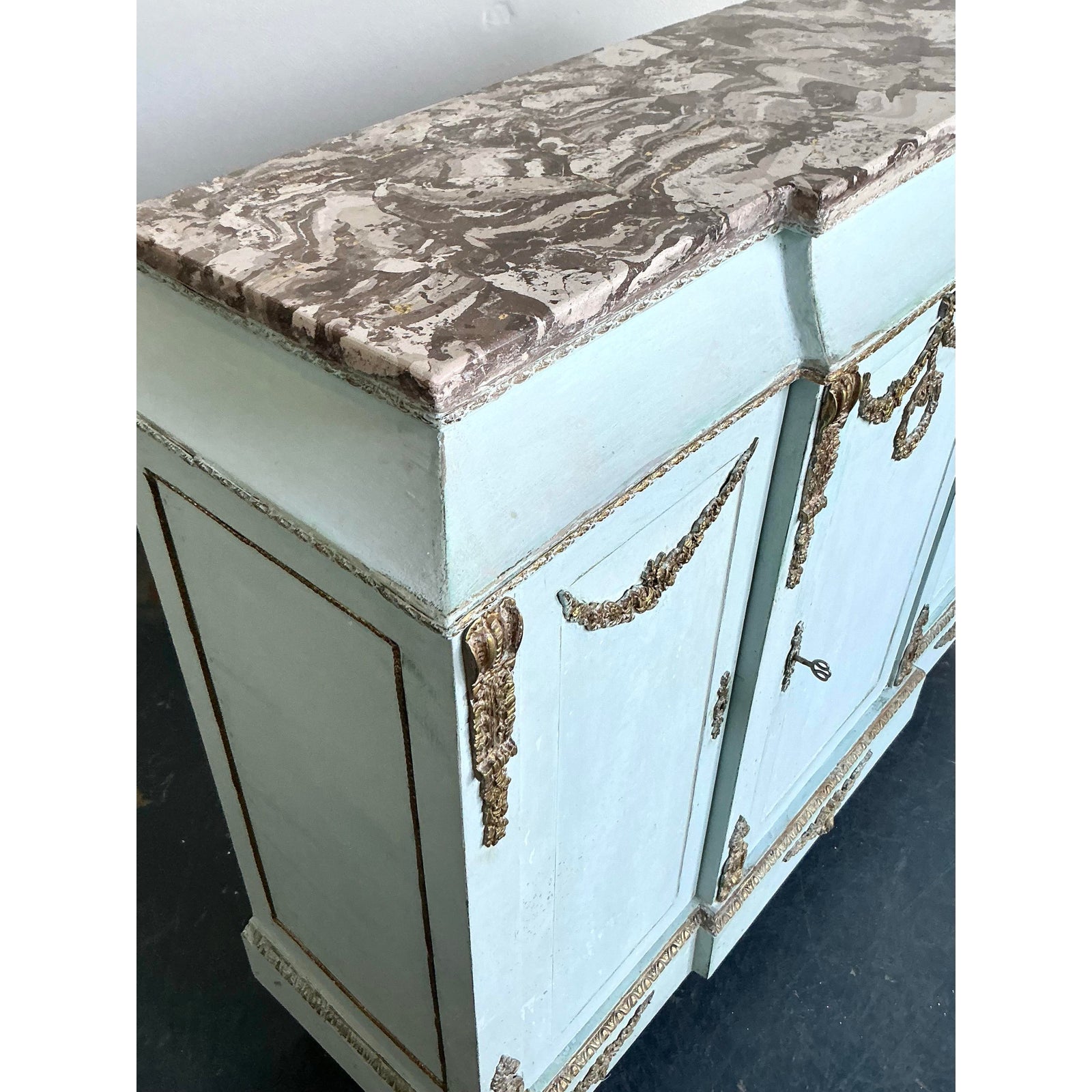 Vintage Neoclassical Gilt Tipped Cabinet With Scagliola Top - Top view