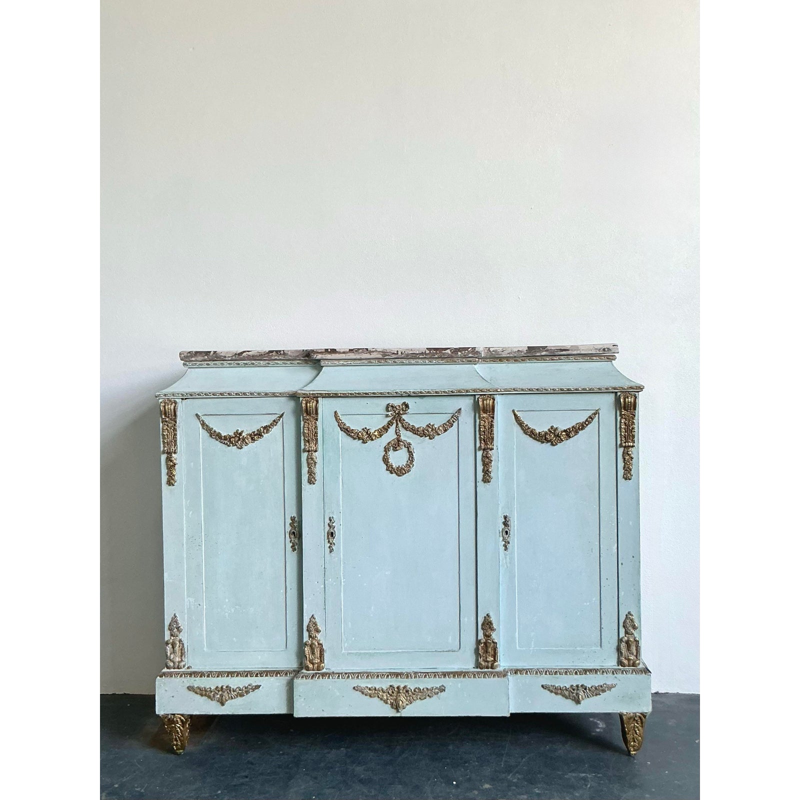 Vintage Neoclassical Gilt Tipped Cabinet With Scagliola Top - Detail view