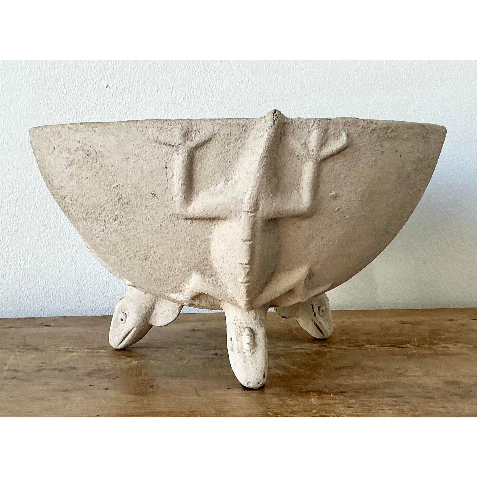 Vintage Boho Cast Lizard Ceramic Bowl - Detail view