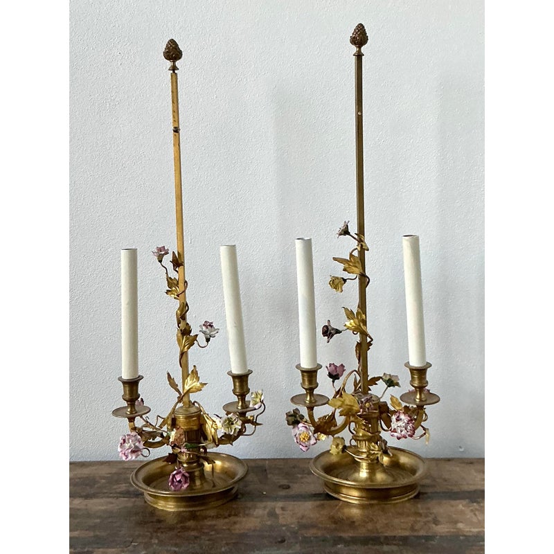 Vintage Regency Porcelain Roses Lamps - a Pair - Detail view