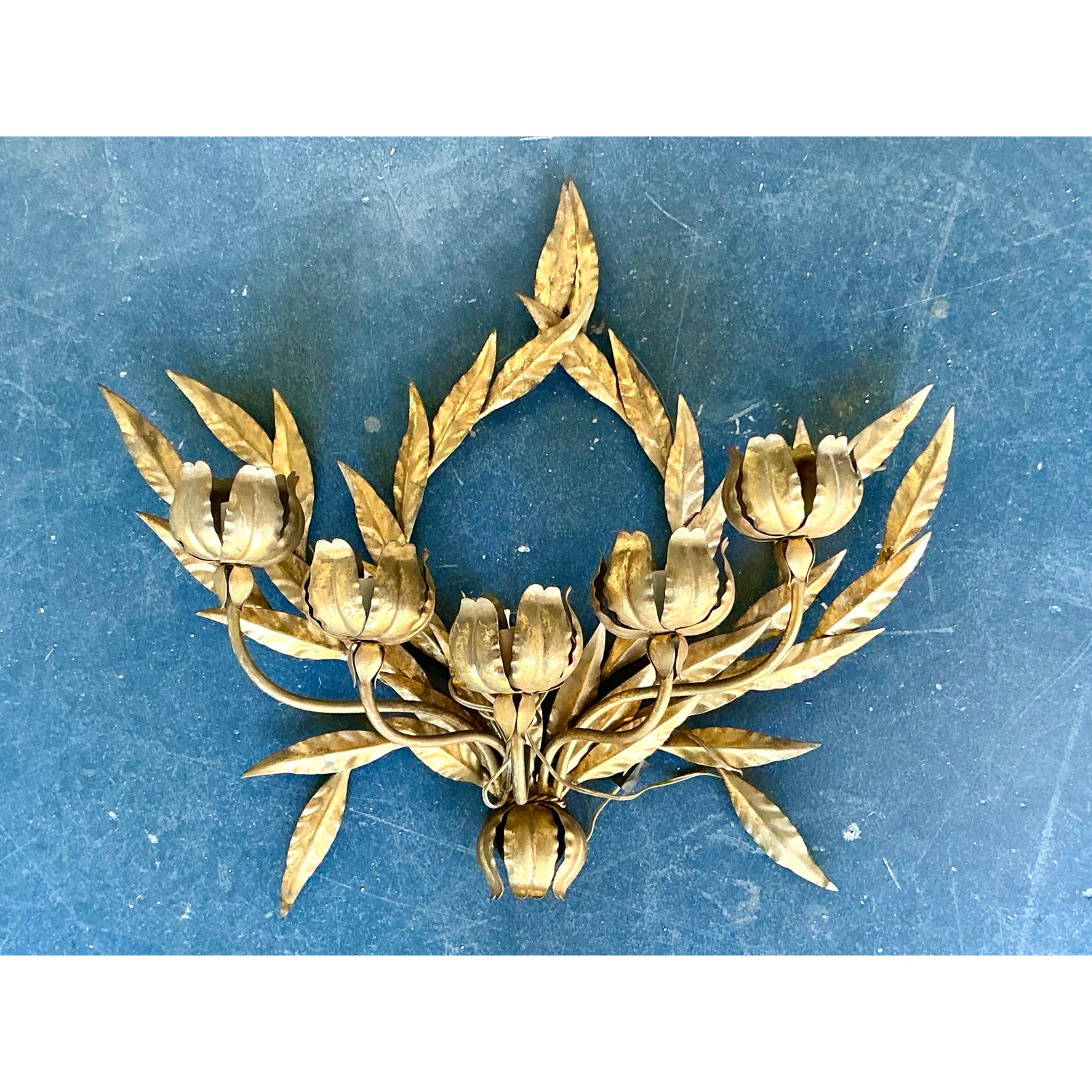 Vintage Regency Laurel Leaf Wall Sconce - Detail view
