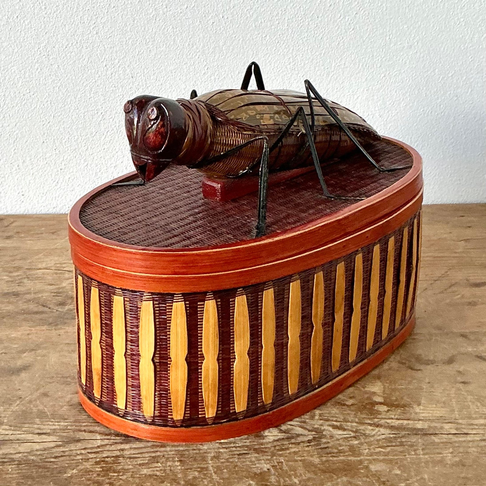 Vintage Shanghai Handicrafts Bug Box - Detail view