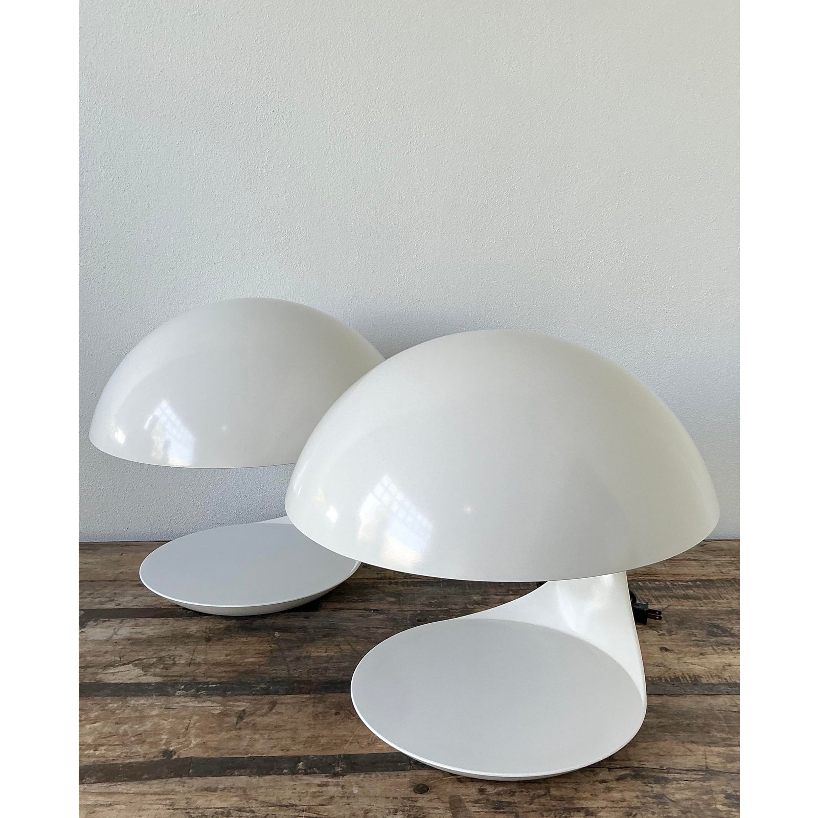 Vintage MCM Elio Martinelli “Cobra” Lamps - A Pair - Detail view