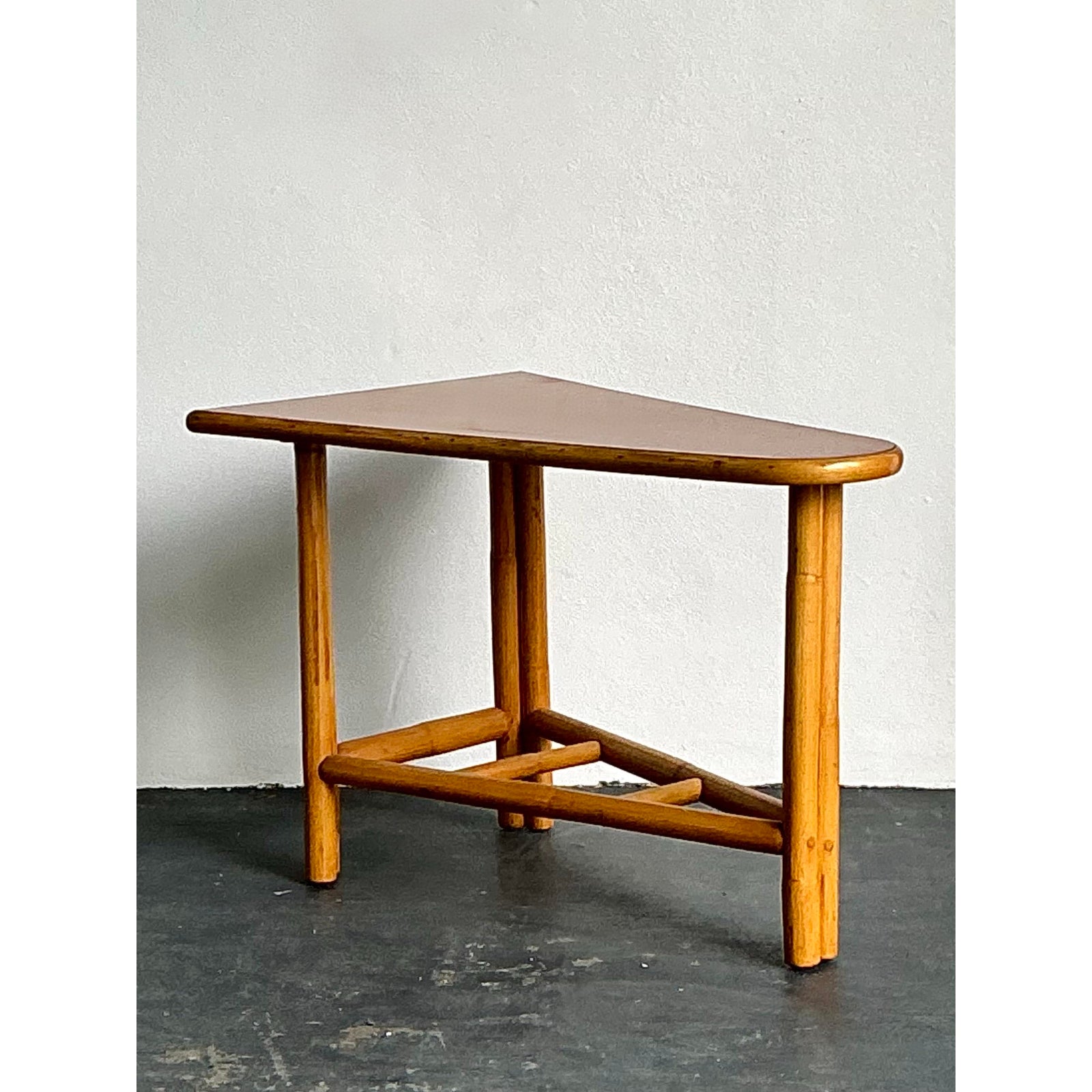 Vintage 1950s Pie Slice Rattan Side Table - Detail view
