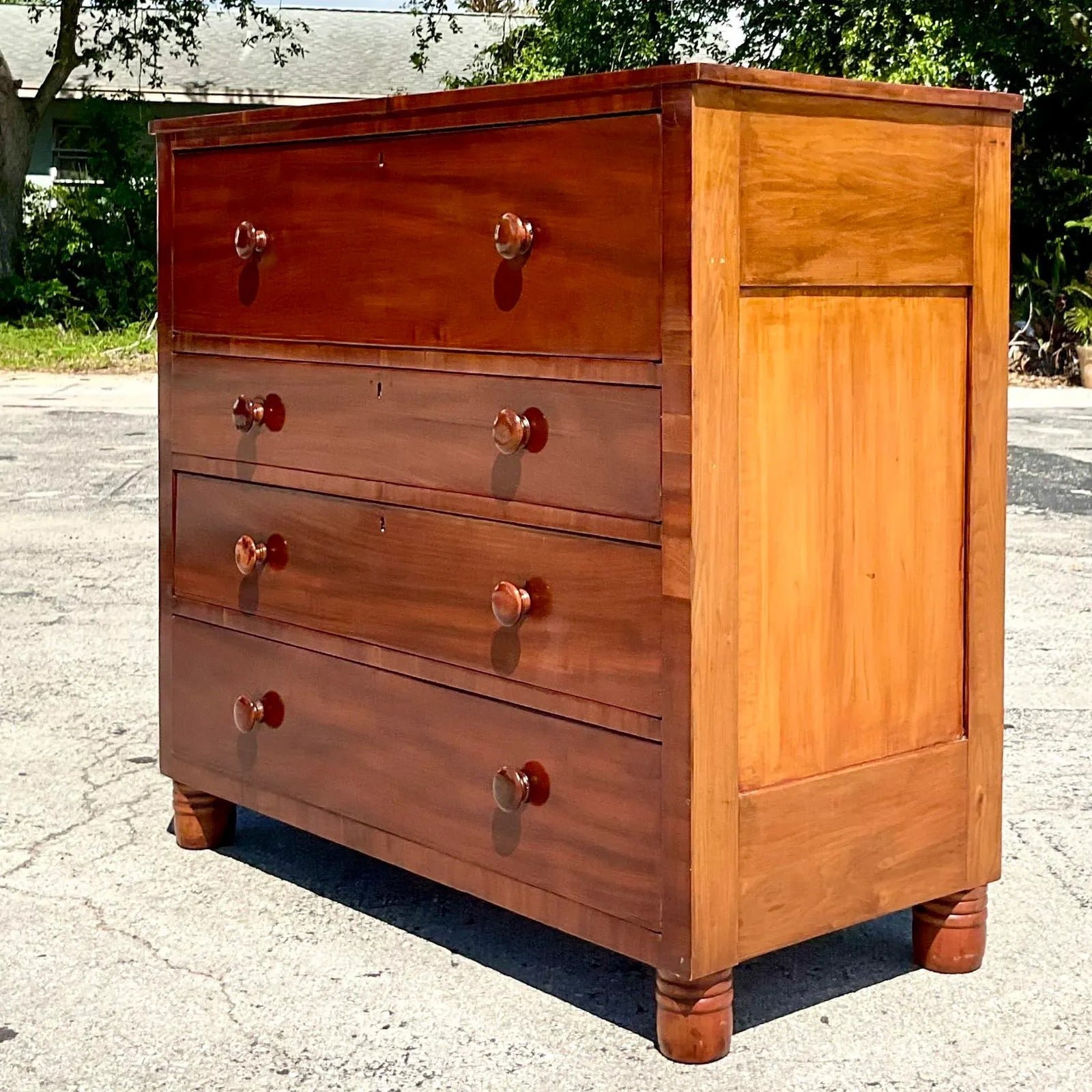 Vintage Flame Mahogany Chest of Drawers - Detail view