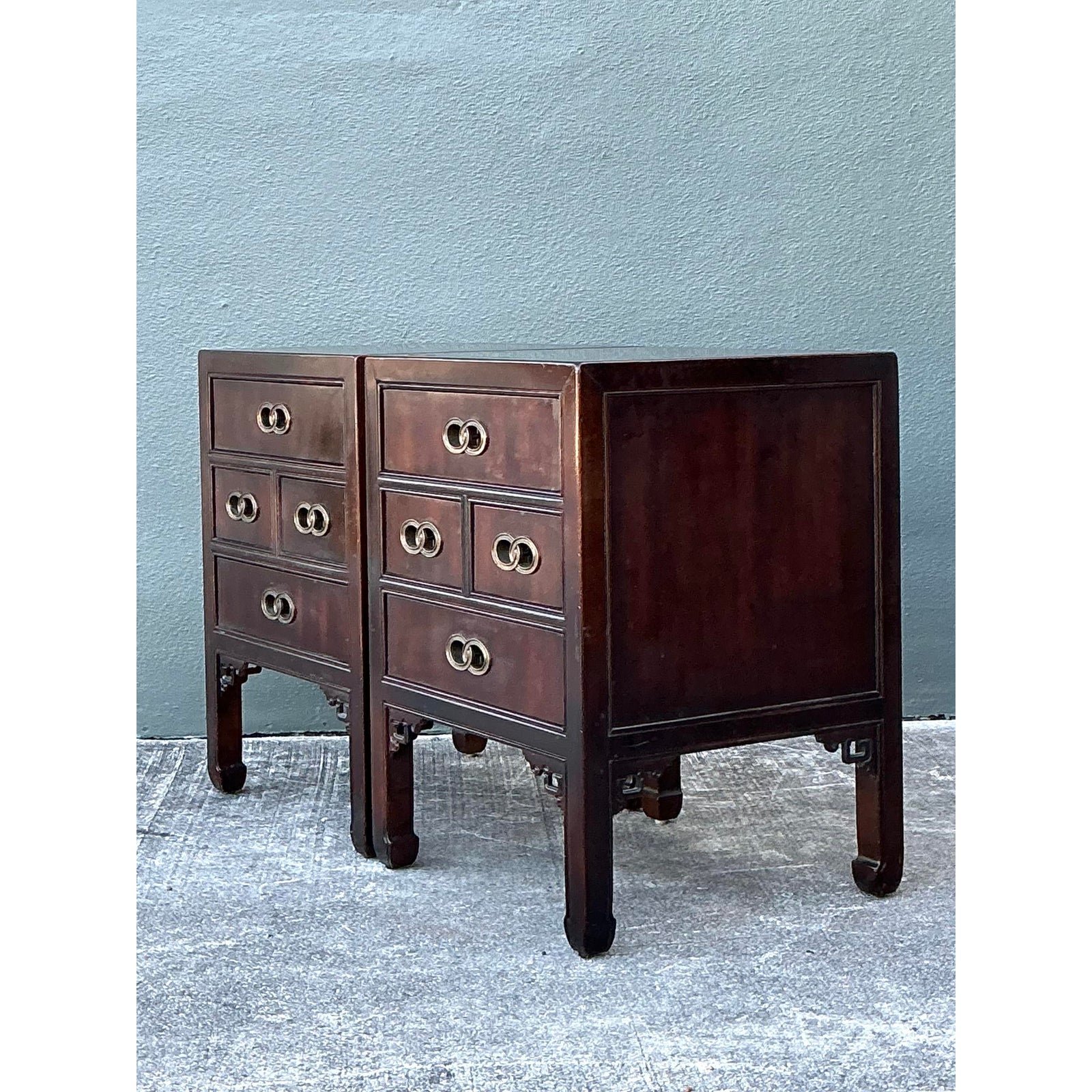 Vintage Henredon Fretwork Nightstands - A Pair - Top view