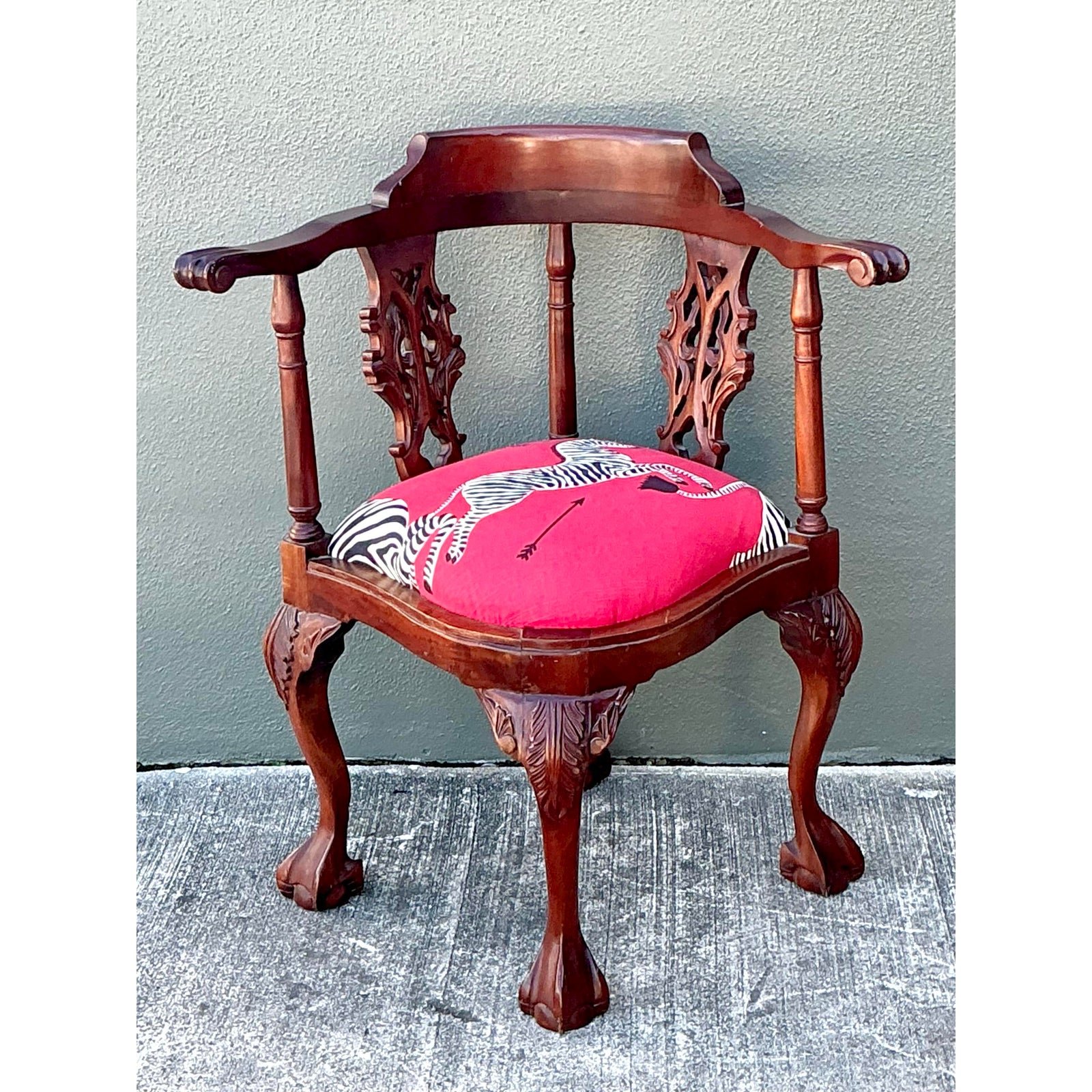 Vintage Claw and Ball Corner Chair - Detail view