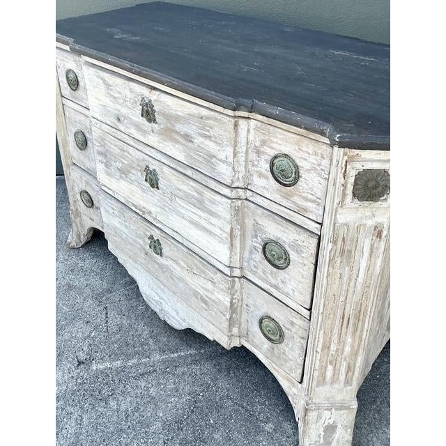 Vintage Patinated Gustavian Serpentine Chest of Drawers - Back view