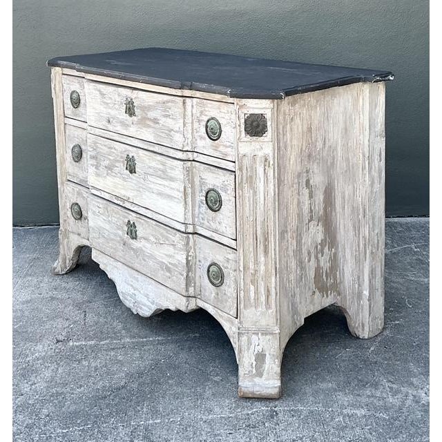 Vintage Patinated Gustavian Serpentine Chest of Drawers - Side view