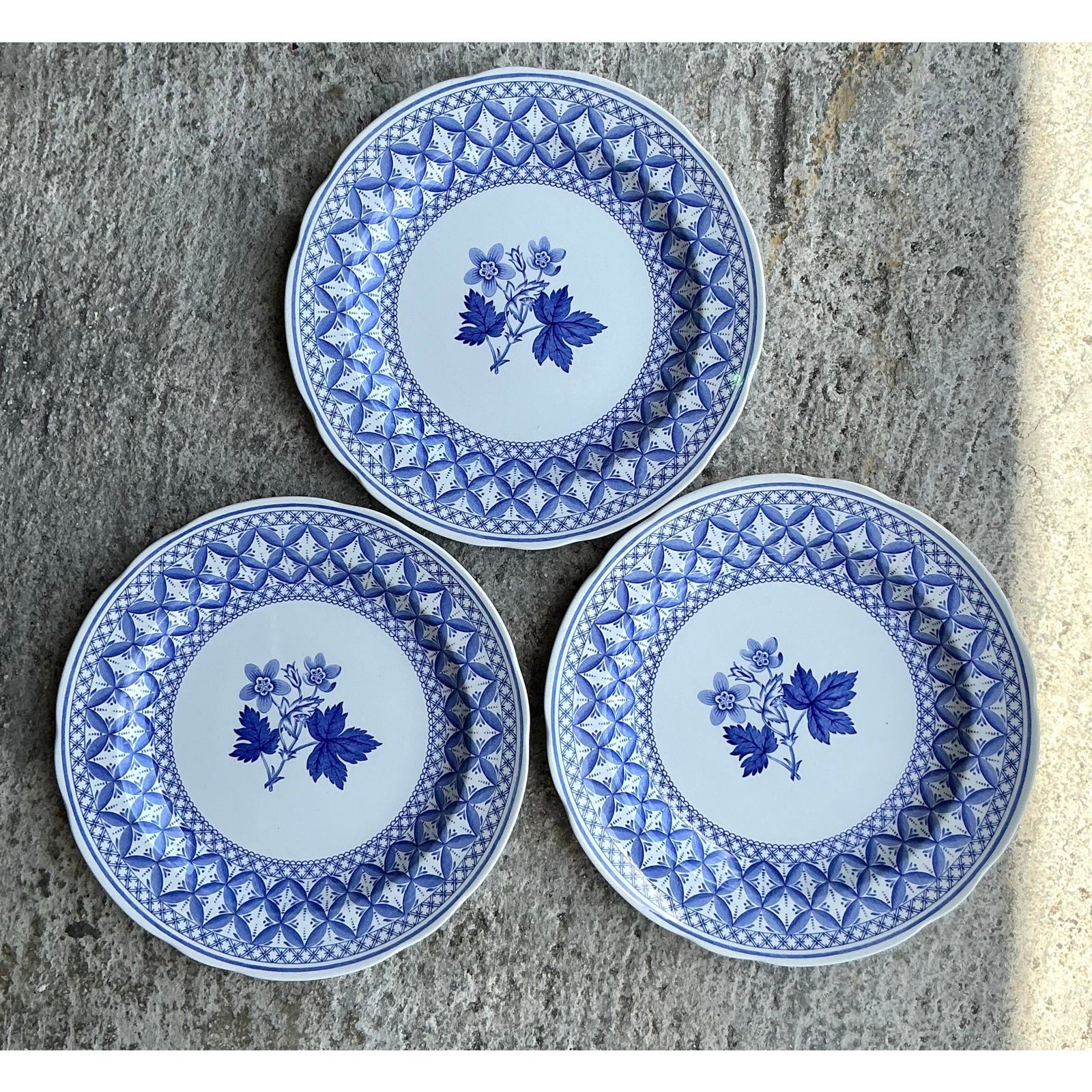 Vintage English Blue Geranium Ceramic Plates - Set of 3 - Detail view