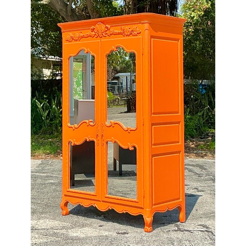Vintage Regency Lacquered Armoire - Detail view