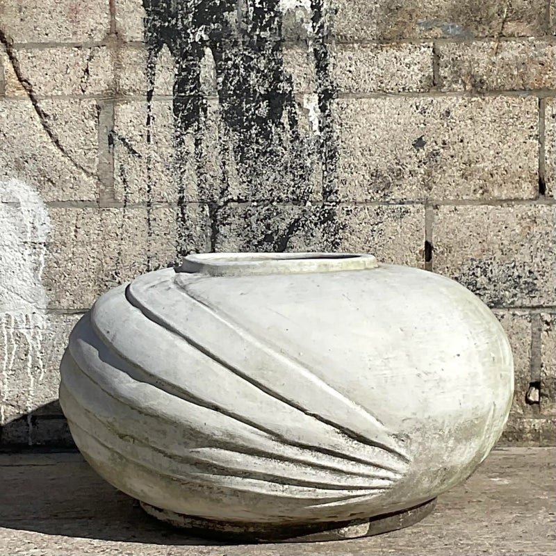 Vintage White Deco Style Terracotta Planter With Ridges - Detail view
