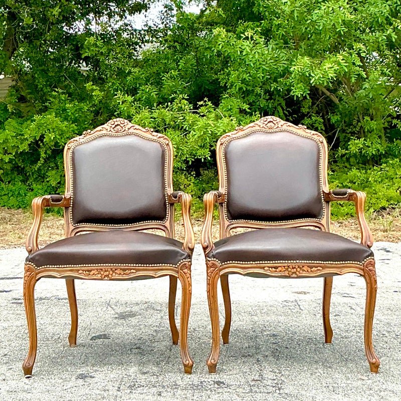 Vintage Italian Regency Leather Fauteiul Chairs - a Pair - Detail view