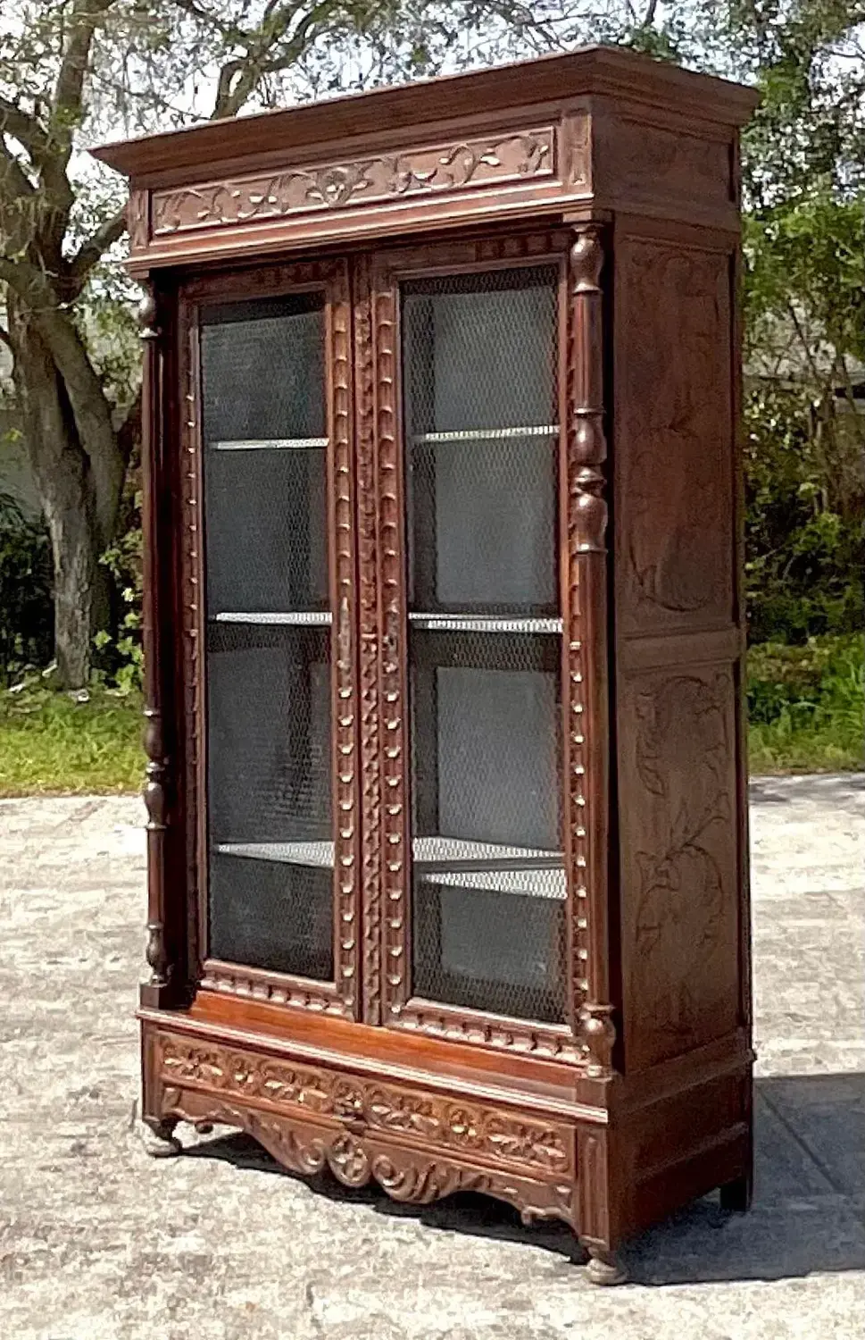 Early 20th Century Vintage Boho Carved Display Cabinet - Detail view