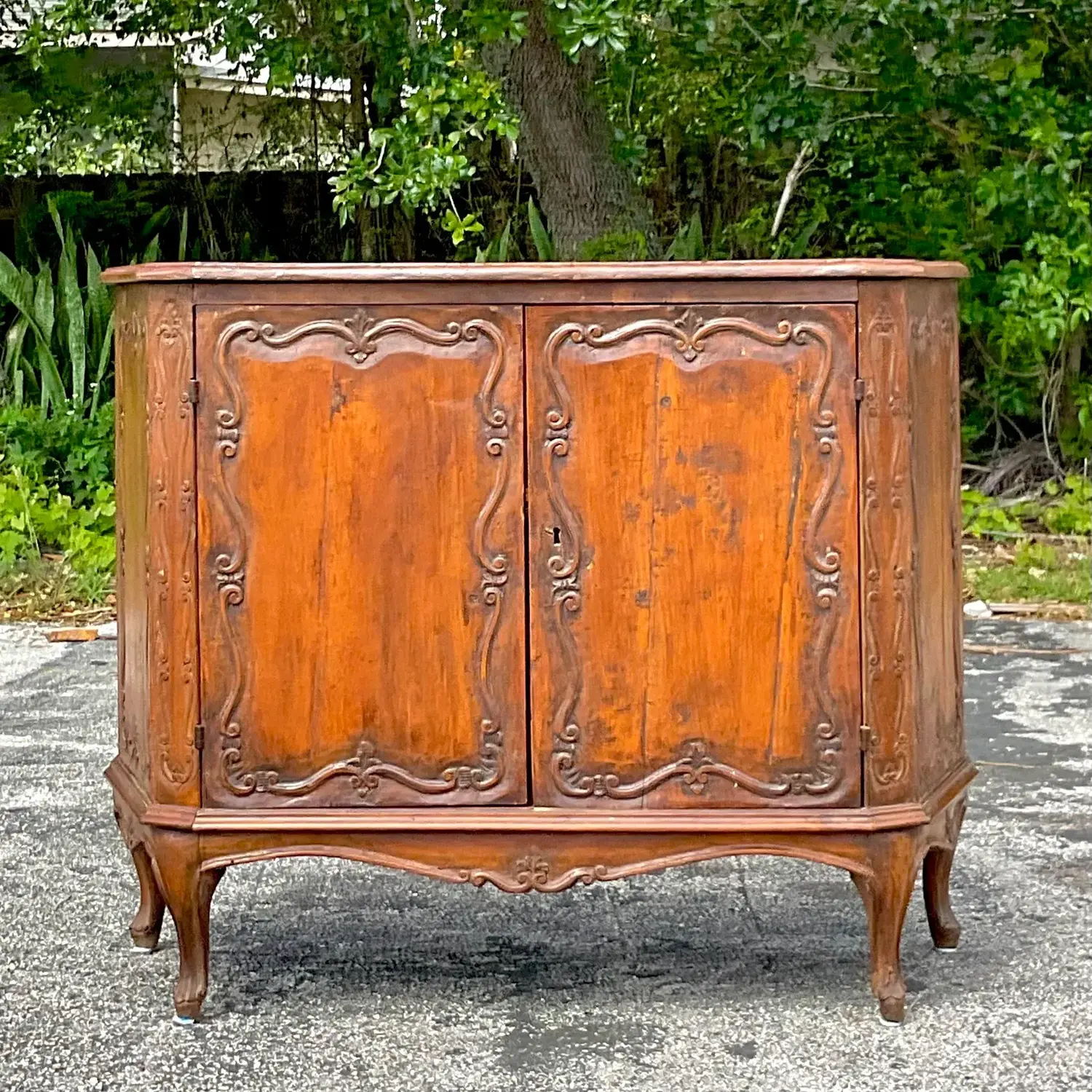 Early 20th Century Vintage Italian Carved Console Cabinet - Side view