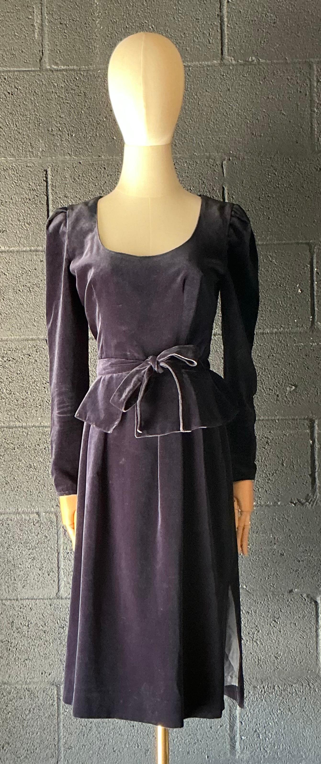 Vintage Guy Laroche Navy Blue Velvet Dress - Detail view