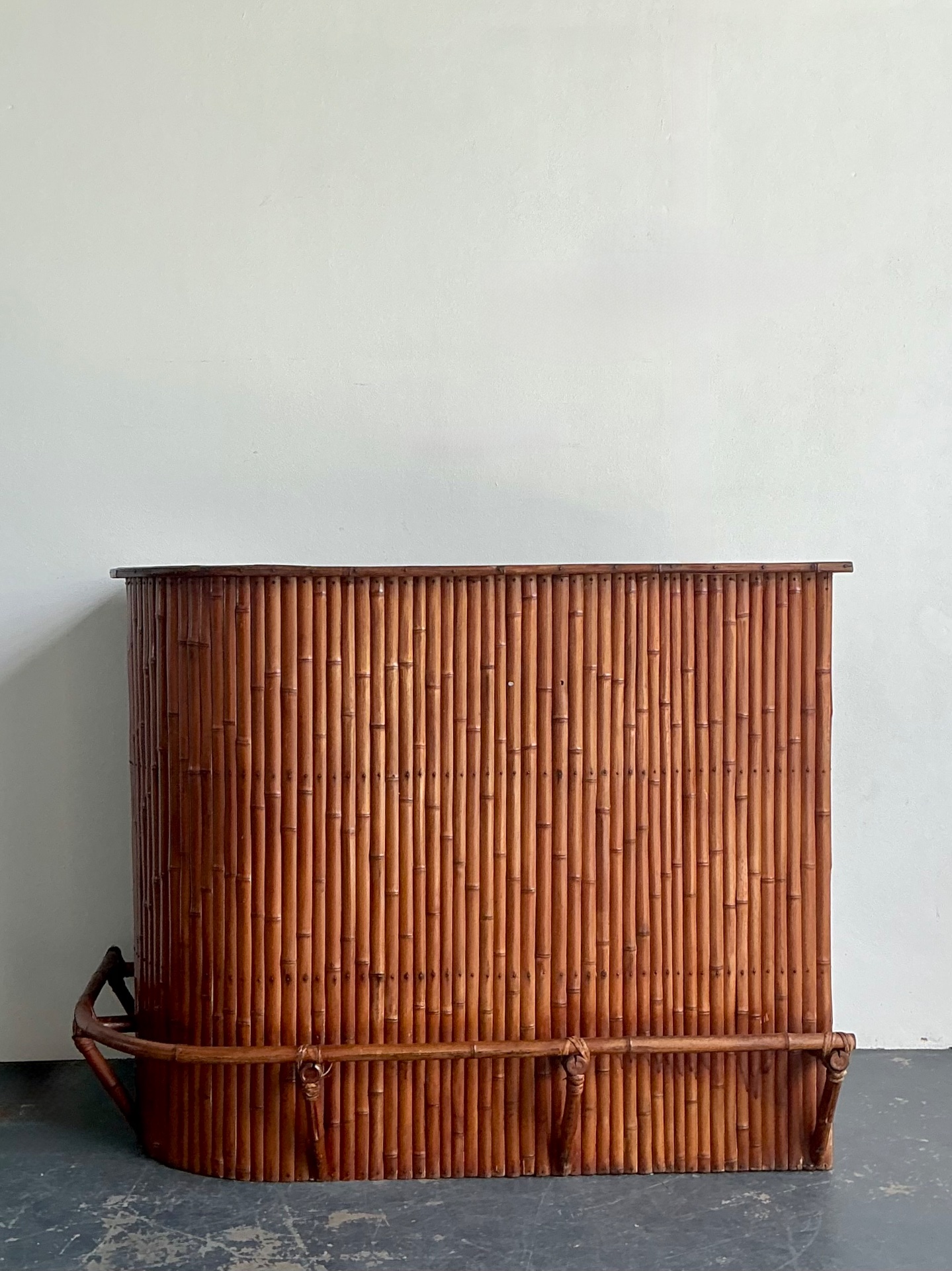 Vintage Curved Bamboo Tiki Bar - Detail view